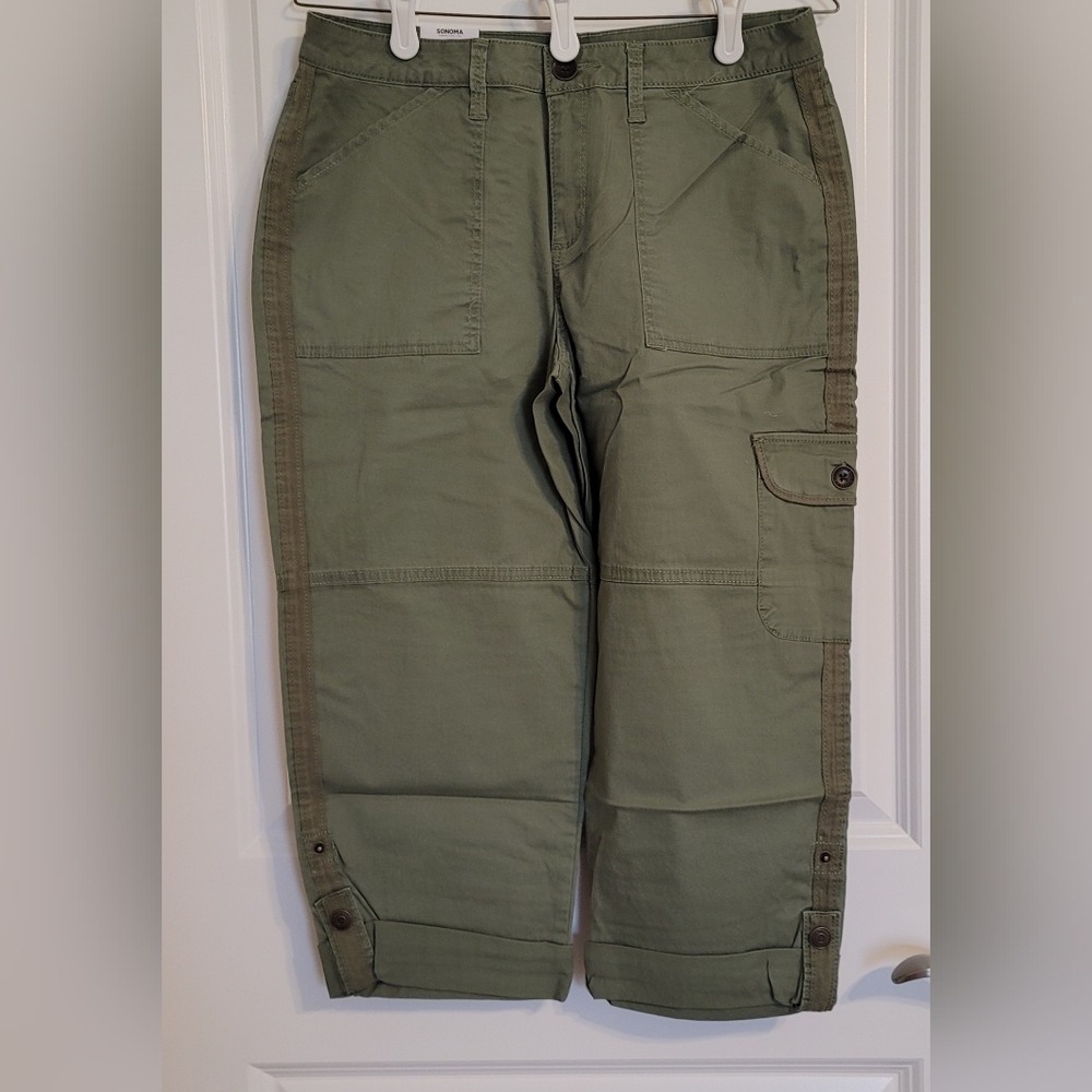 Sonoma Green Alps Size 8 cargo Capris